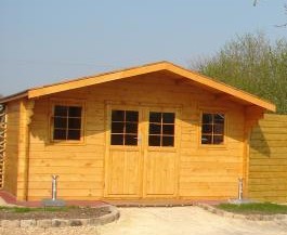 Le chalet avec son coin dtente et sportif